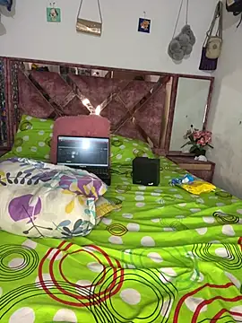 nadia  lulu online show from February 10, 2026, 1:54 pm