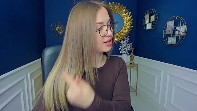 Snapshot of HazelWhityy chatting on March 25, 2026, 6:35 am HazelWhityy online show from March 25, 2026, 6:35 am