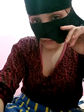 Snapshot of SandyAmr chatting on April 3, 2026, 2:12 pm SandyAmr online show from April 3, 2026, 2:12 pm