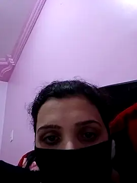 Snapshot of SandyAmr chatting on April 1, 2026, 2:47 pm SandyAmr online show from April 1, 2026, 2:47 pm