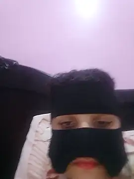 Snapshot of SandyAmr chatting on June 21, 2026, 8:42 am SandyAmr online show from June 21, 2026, 8:42 am