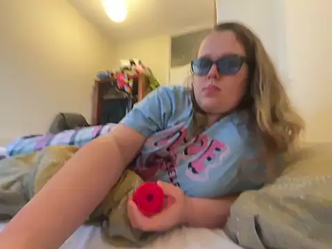 Snapshot of Scarletcum22 chatting on February 7, 2026, 9:28 am Scarletcum22 online show from February 7, 2026, 9:28 am