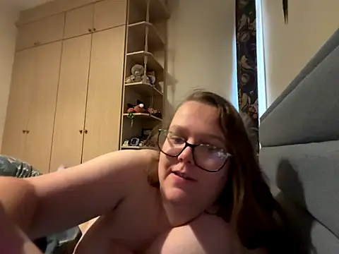 Snapshot of Scarletcum22 chatting on October 19, 2025, 9:01 am Scarletcum22 online show from October 19, 2025, 9:01 am