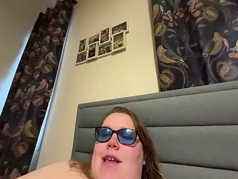 Snapshot of Scarletcum22 chatting on February 1, 2026, 8:23 am Scarletcum22 online show from February 1, 2026, 8:23 am