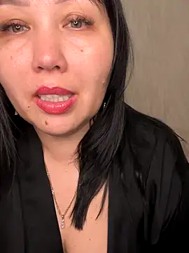 Snapshot of Love__Mom chatting on November 14, 2025, 5:49 pm Love Mom online show from November 14, 2025, 5:49 pm