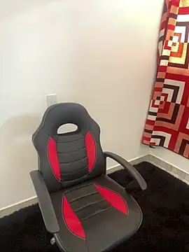 Snapshot of Kiram_044 chatting on November 14, 2025, 3:26 pm Kiram 044 online show from November 14, 2025, 3:26 pm