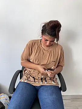 Snapshot of Kiram_044 chatting on October 24, 2025, 5:12 pm Kiram 044 online show from October 24, 2025, 5:12 pm