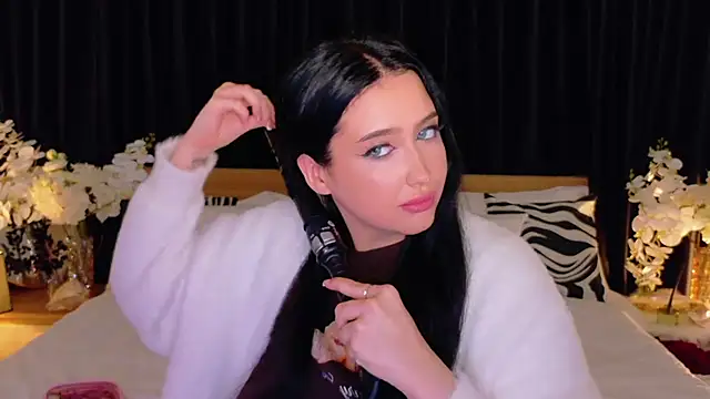 Felicia Herceg online show from November 28, 2025, 12:55 am