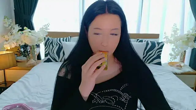 Felicia Herceg online show from November 20, 2025, 6:47 am