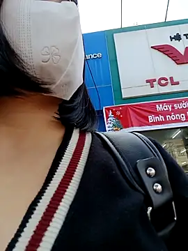 Mina-02 online show from December 18, 2025, 7:57 am