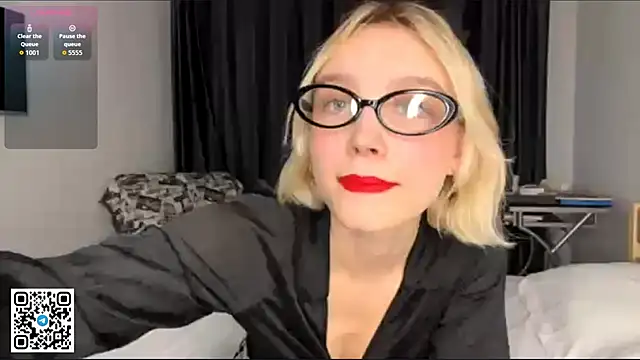 Snapshot of MelodyImam chatting on November 11, 2025, 2:12 pm MelodyImam online show from November 11, 2025, 2:12 pm