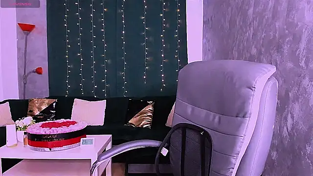 RheaLynn online show from November 17, 2025, 10:03 pm