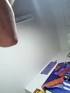 alphacloudGod online show from October 28, 2025, 6:12 am