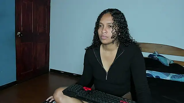 Snapshot of Angel-love02 chatting on October 24, 2025, 12:48 pm Angel-love02 online show from October 24, 2025, 12:48 pm