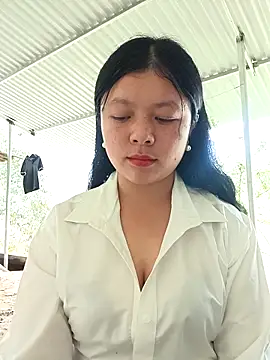 lisa-bae00 online show from April 9, 2026, 6:19 am