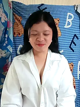 lisa-bae00 online show from May 11, 2026, 12:34 am