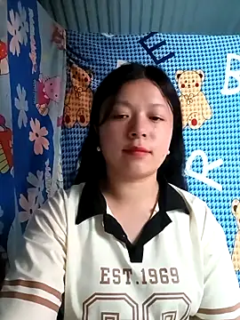 lisa-bae00 online show from April 22, 2026, 12:45 pm