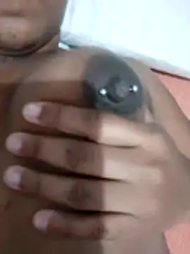 Snapshot of Jennyy31 chatting on December 15, 2025, 12:16 am Jennyy31 online show from December 15, 2025, 12:16 am