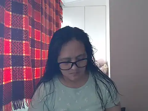 Snapshot of Kinkybela2025 chatting on April 15, 2026, 12:38 am Kinkybela2025 online show from April 15, 2026, 12:38 am