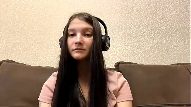 Snapshot of auroracus chatting on October 24, 2025, 7:51 am auroracus online show from October 24, 2025, 7:51 am