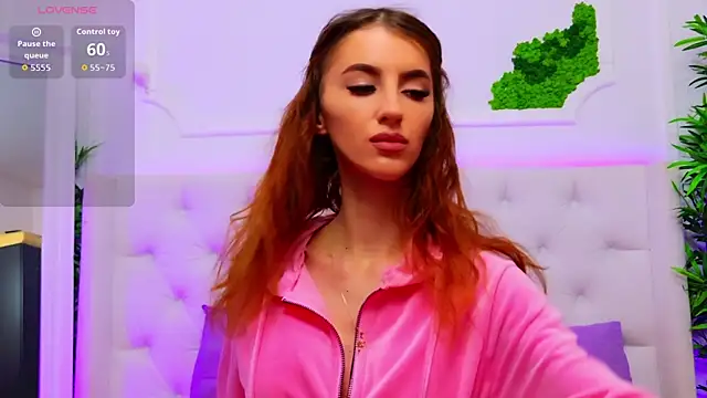 Snapshot of ElisaCharm chatting on December 18, 2025, 3:55 am ElisaCharm online show from December 18, 2025, 3:55 am