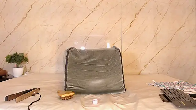 LucianaaMorena online show from December 15, 2025, 12:33 pm