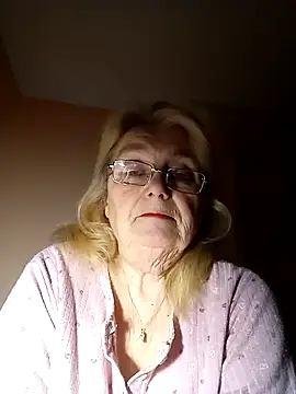 Snapshot of AmyLove353 chatting on December 18, 2025, 8:01 pm AmyLove353 online show from December 18, 2025, 8:01 pm