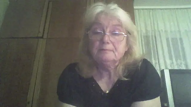 AmyLove353 online show from April 2, 2026, 8:37 pm