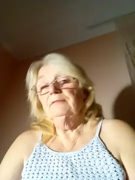 Snapshot of AmyLove353 chatting on October 25, 2025, 9:15 pm AmyLove353 online show from October 25, 2025, 9:15 pm