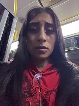 Snapshot of Violeet-Smith chatting on October 29, 2025, 2:10 am Violeet-Smith online show from October 29, 2025, 2:10 am