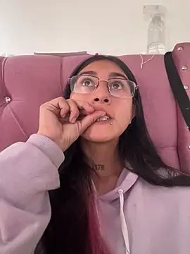 Snapshot of Violeet-Smith chatting on March 3, 2026, 2:35 pm Violeet-Smith online show from March 3, 2026, 2:35 pm