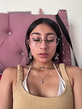 Snapshot of Violeet-Smith chatting on March 6, 2026, 5:08 pm Violeet-Smith online show from March 6, 2026, 5:08 pm