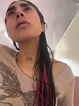 Snapshot of Violeet-Smith chatting on February 6, 2026, 7:54 pm Violeet-Smith online show from February 6, 2026, 7:54 pm