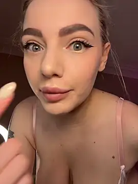 Snapshot of HugeBoobsAlice chatting on March 26, 2026, 5:06 am HugeBoobsAlice online show from March 26, 2026, 5:06 am