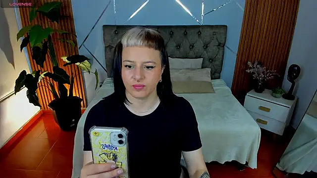 camilaa lux online show from November 10, 2025, 11:15 am