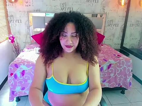 Snapshot of ROZZE_MILA chatting on November 8, 2025, 1:14 pm ROZZE MILA online show from November 8, 2025, 1:14 pm