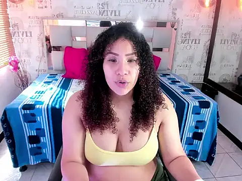 Snapshot of ROZZE_MILA chatting on November 7, 2025, 1:15 pm ROZZE MILA online show from November 7, 2025, 1:15 pm