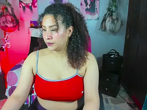 Snapshot of ROZZE_MILA chatting on October 23, 2025, 1:32 pm ROZZE MILA online show from October 23, 2025, 1:32 pm