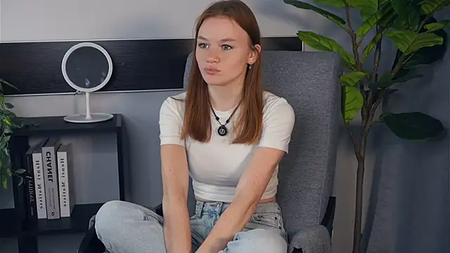 KarlynGow online show from October 24, 2025, 5:28 am