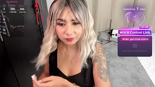 Emilyvalk  online show from May 3, 2026, 9:18 pm