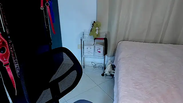 Snapshot of Emilyvalk_ chatting on March 9, 2026, 9:07 pm Emilyvalk online show from March 9, 2026, 9:07 pm