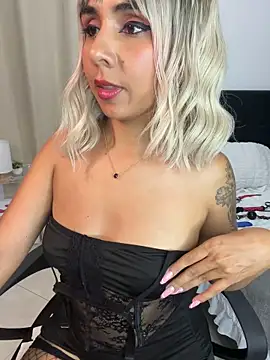 Emilyvalk  online show from May 27, 2026, 1:57 am