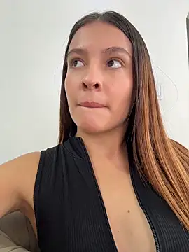 Talia Bonet online show from June 16, 2026, 5:02 pm