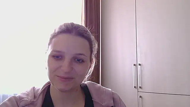 Snapshot of ElisSky301 chatting on January 11, 2026, 12:23 pm ElisSky301 online show from January 11, 2026, 12:23 pm