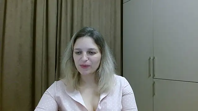 Snapshot of ElisSky301 chatting on December 1, 2025, 10:10 pm ElisSky301 online show from December 1, 2025, 10:10 pm