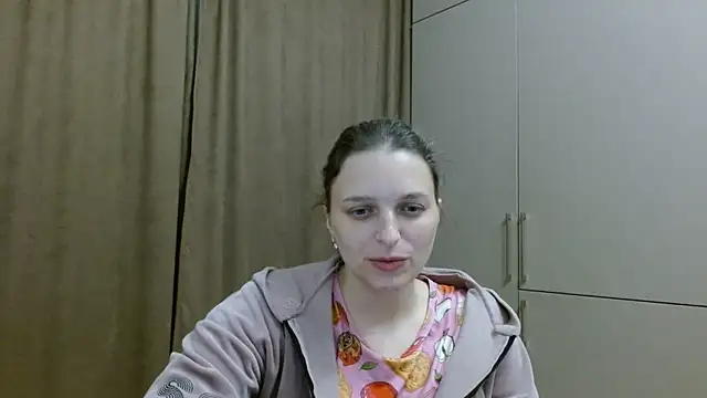 Snapshot of ElisSky301 chatting on November 25, 2025, 9:37 pm ElisSky301 online show from November 25, 2025, 9:37 pm
