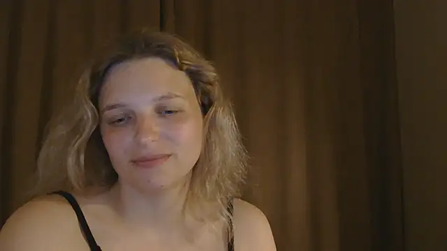 ElisSky301 online show from May 24, 2026, 9:47 pm