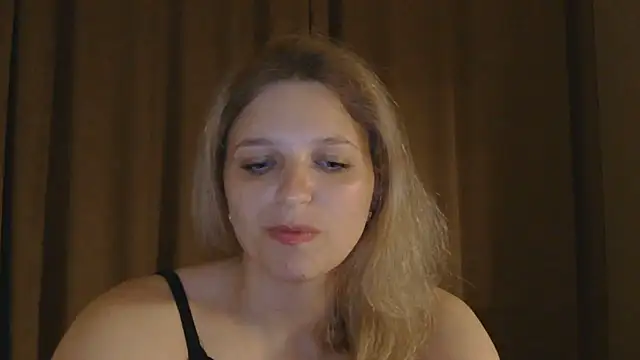 ElisSky301 online show from May 22, 2026, 8:18 pm