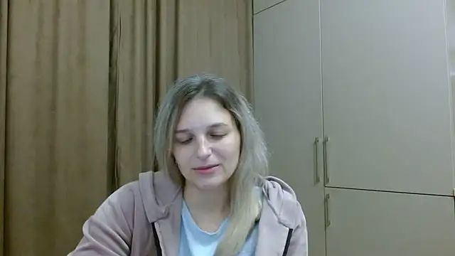 Snapshot of ElisSky301 chatting on November 5, 2025, 11:19 pm ElisSky301 online show from November 5, 2025, 11:19 pm