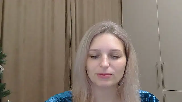 Snapshot of ElisSky301 chatting on December 19, 2025, 9:28 pm ElisSky301 online show from December 19, 2025, 9:28 pm